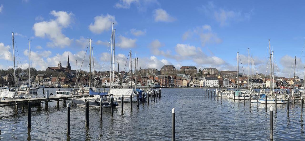 Am Kleinen Muehlenteich - Zentrale Ruhige Lage Mit Parkplatz Und Fahrraedern Leilighet Flensburg Eksteriør bilde