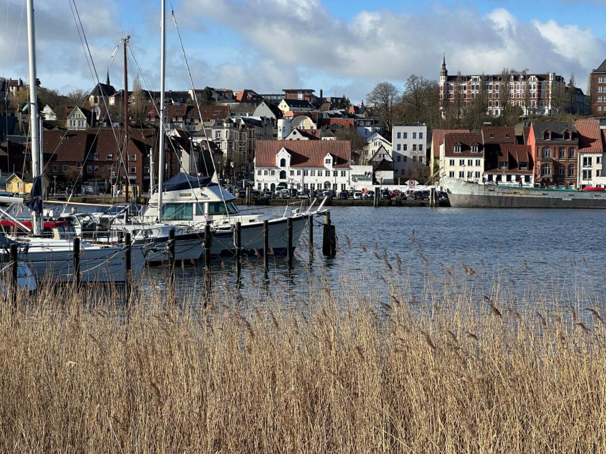 Am Kleinen Muehlenteich - Zentrale Ruhige Lage Mit Parkplatz Und Fahrraedern Leilighet Flensburg Eksteriør bilde